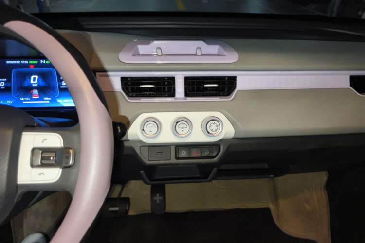 Used Chery QQ Ice Cream 2022 170km Sundae Phosphate Lithium-Ion Audio And AC Panel
