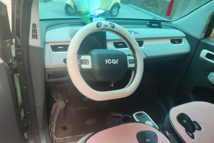 Used Chery QQ Ice Cream 2022 170km Sundae Phosphate Lithium-Ion Center Console
