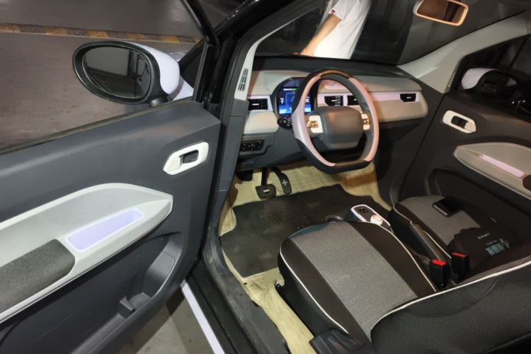 Used Chery QQ Ice Cream 2022 170km Sundae Phosphate Lithium-Ion Driver Seat