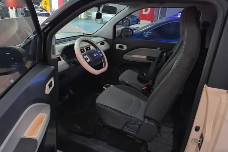 Used Chery QQ Ice Cream 2022 170km Sundae Phosphate Lithium-Ion Driver Seat
