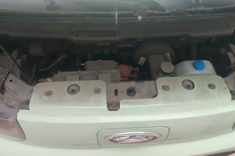 Used Chery QQ Ice Cream 2022 170km Sundae Phosphate Lithium-Ion Engine Bay