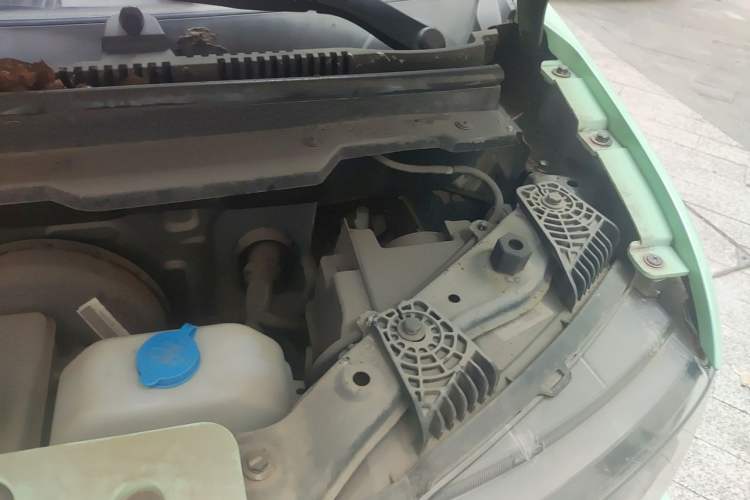 Used Chery QQ Ice Cream 2022 170km Sundae Phosphate Lithium-Ion Engine Bay Left