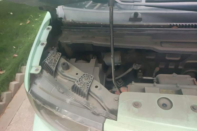 Used Chery QQ Ice Cream 2022 170km Sundae Phosphate Lithium-Ion Engine Bay Right