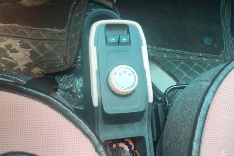 Used Chery QQ Ice Cream 2022 170km Sundae Phosphate Lithium-Ion Gear Lever