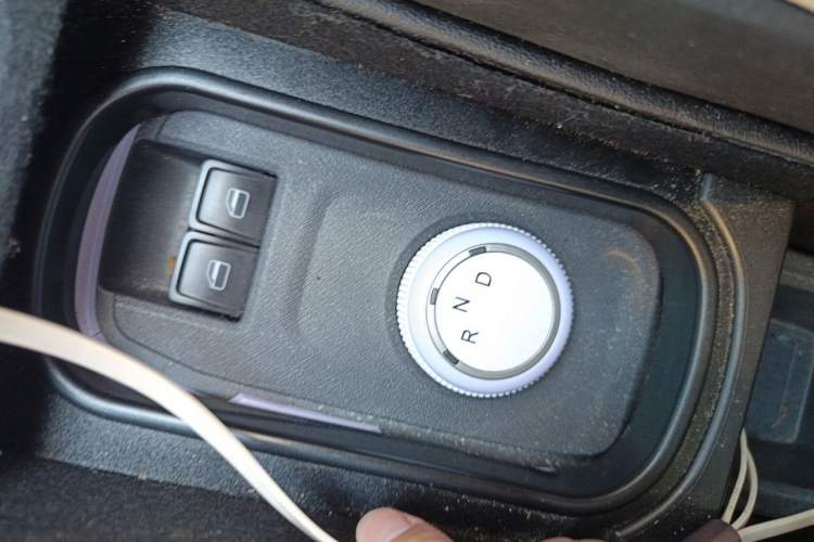 Used Chery QQ Ice Cream 2022 170km Sundae Phosphate Lithium-Ion Gear Lever