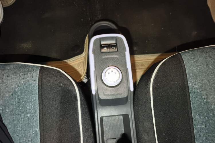 Used Chery QQ Ice Cream 2022 170km Sundae Phosphate Lithium-Ion Gear Lever