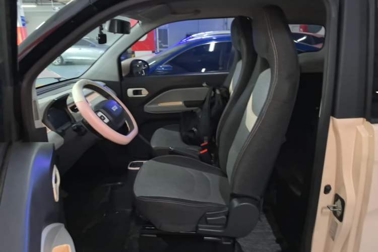 Used Chery QQ Ice Cream 2022 170km Sundae Phosphate Lithium-Ion Left Front Seat