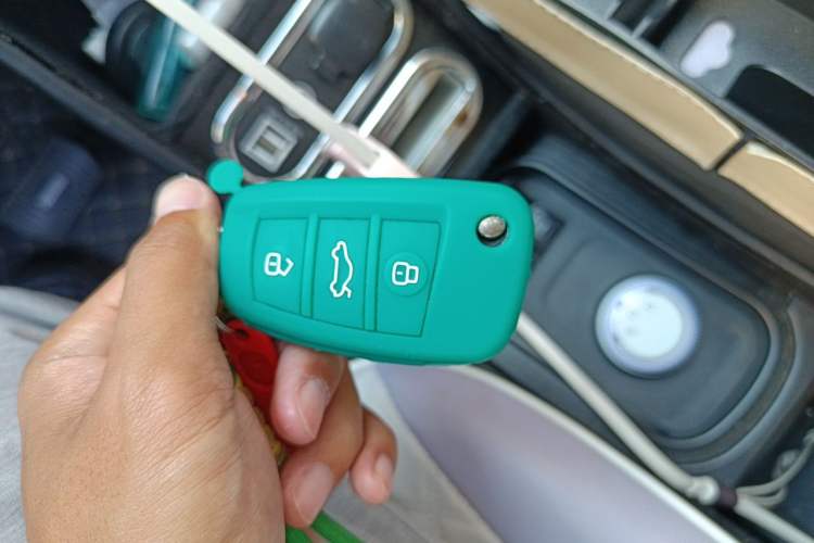 Used Chery QQ Ice Cream 2022 170km Sundae Phosphate Lithium-Ion Vehicle Key