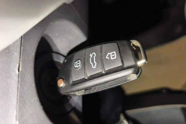 Used Chery QQ Ice Cream 2022 170km Sundae Phosphate Lithium-Ion Vehicle Key