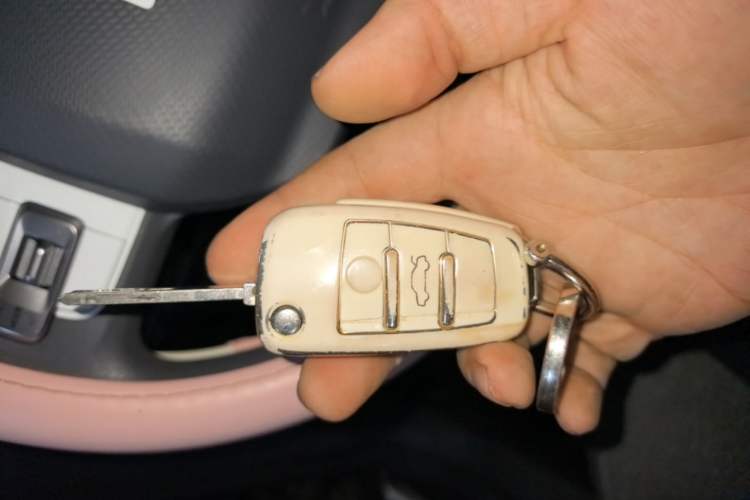 Used Chery QQ Ice Cream 2022 170km Sundae Phosphate Lithium-Ion Vehicle Key