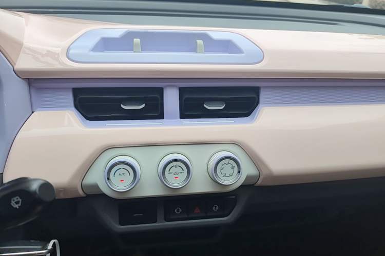 Used Chery QQ Ice Cream 2022 170km Sundae Phosphate Lithium-Ion Audio And AC Panel