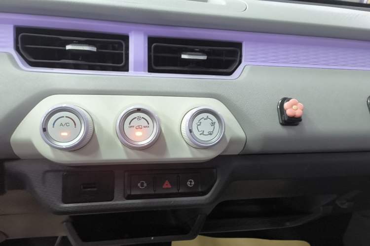 Used Chery QQ Ice Cream 2022 170km Sundae Phosphate Lithium-Ion Audio And AC Panel