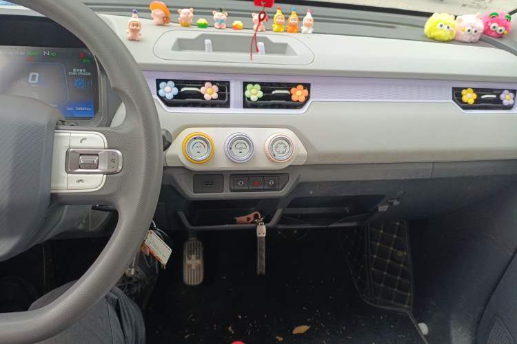 Used Chery QQ Ice Cream 2022 170km Sundae Phosphate Lithium-Ion Audio And AC Panel