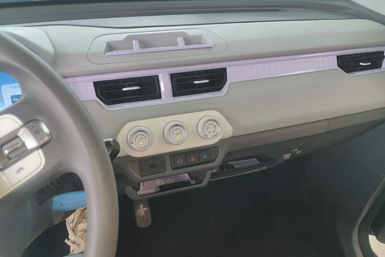 Used Chery QQ Ice Cream 2022 170km Sundae Phosphate Lithium-Ion Audio And AC Panel