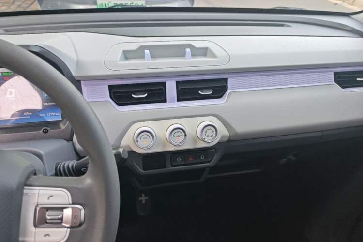 Used Chery QQ Ice Cream 2022 170km Sundae Phosphate Lithium-Ion Audio And AC Panel