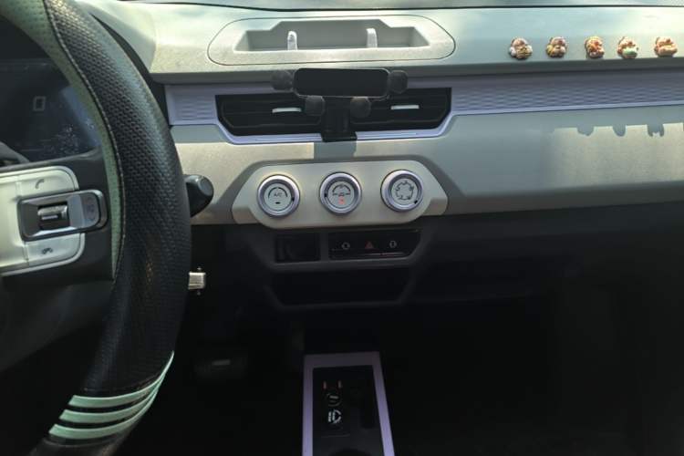 Used Chery QQ Ice Cream 2022 170km Sundae Phosphate Lithium-Ion Audio And AC Panel