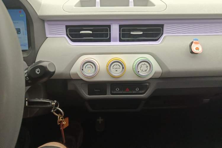 Used Chery QQ Ice Cream 2022 170km Sundae Phosphate Lithium-Ion Audio And AC Panel