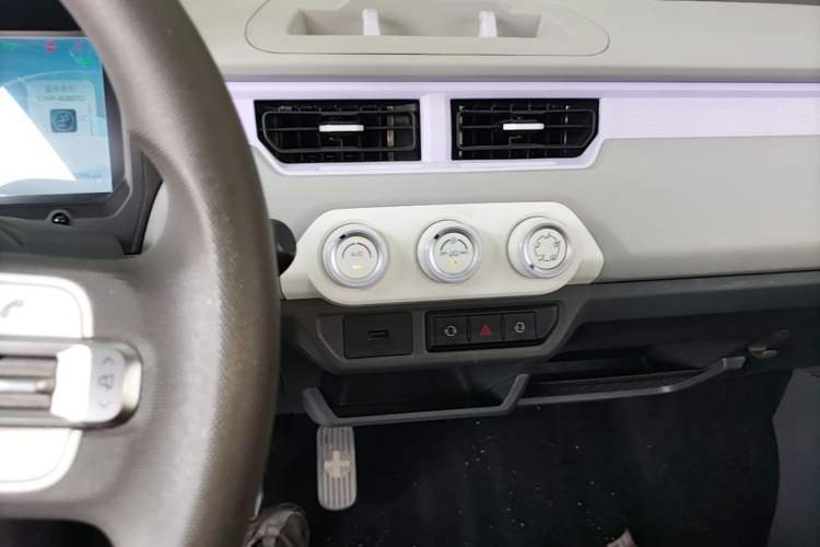 Used Chery QQ Ice Cream 2022 120km Conical Shape Lithium Iron Phosphate Audio And AC Panel