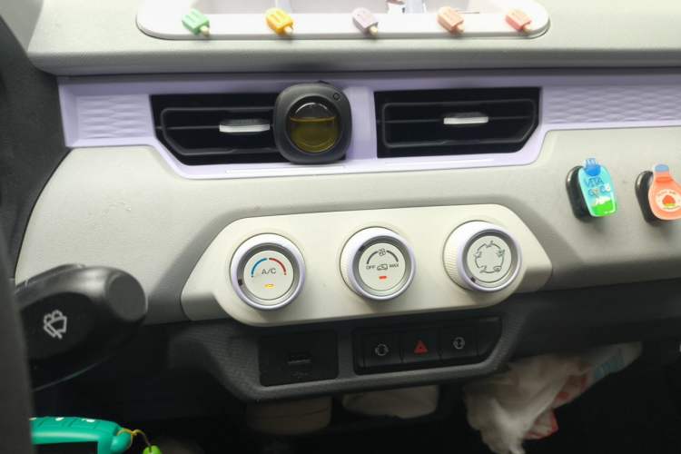 Used Chery QQ Ice Cream 2022 170km Sundae Phosphate Lithium-Ion Audio And AC Panel