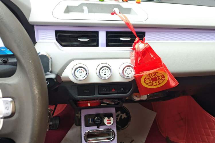 Used Chery QQ Ice Cream 2022 120km Conical Shape Lithium Iron Phosphate Audio And AC Panel