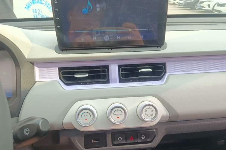 Used Chery QQ Ice Cream 2022 170km Sundae Phosphate Lithium-Ion Audio And AC Panel