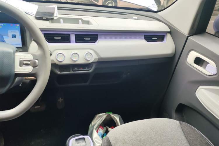 Used Chery QQ Ice Cream 2022 170km Sundae Phosphate Lithium-Ion Audio And AC Panel