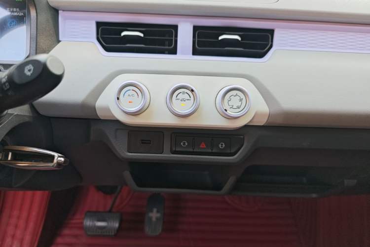 Used Chery QQ Ice Cream 2022 120km Conical Shape Lithium Iron Phosphate Audio And AC Panel