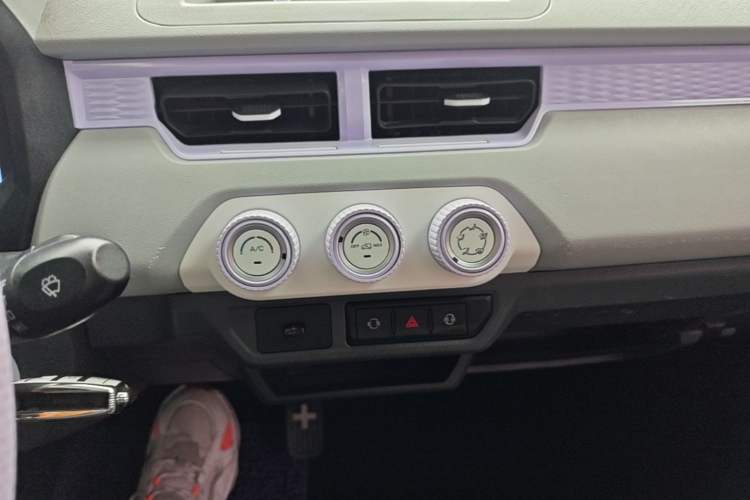 Used Chery QQ Ice Cream 2022 170km Sundae Phosphate Lithium-Ion Audio And AC Panel