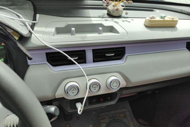 Used Chery QQ Ice Cream 2022 170km Sundae Phosphate Lithium-Ion Audio And AC Panel