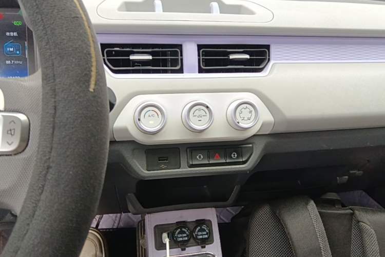 Used Chery QQ Ice Cream 2022 170km Sundae Phosphate Lithium-Ion Audio And AC Panel