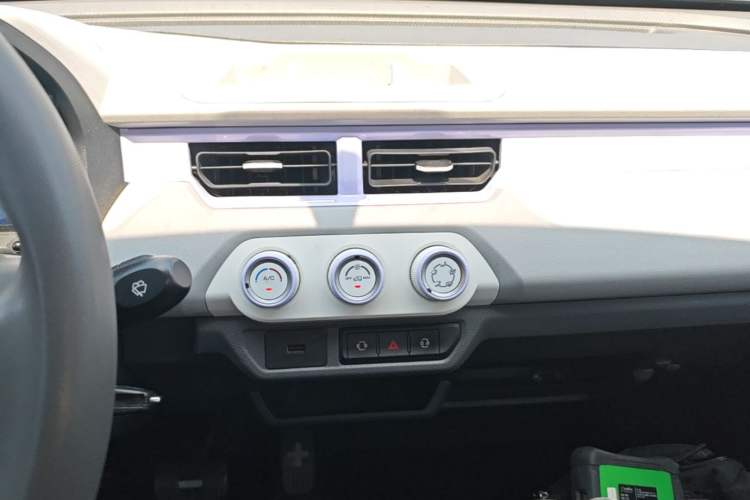 Used Chery QQ Ice Cream 2022 170km Sundae Phosphate Lithium-Ion Audio And AC Panel