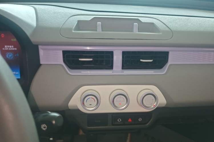 Used Chery QQ Ice Cream 2022 170km Sundae Phosphate Lithium-Ion Audio And AC Panel