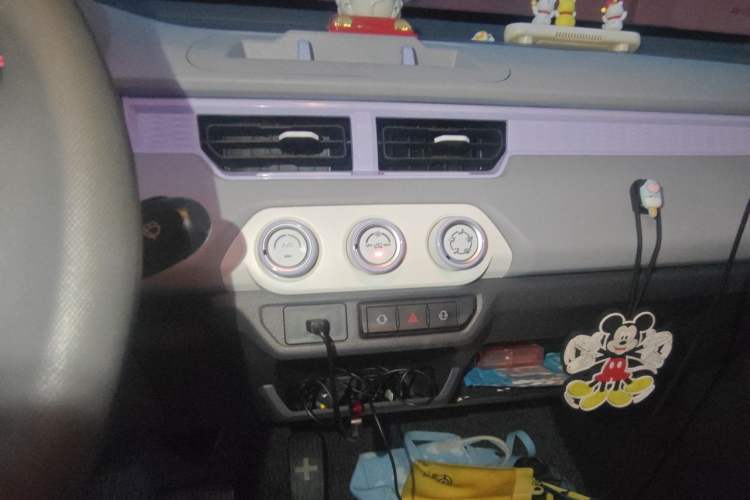 Used Chery QQ Ice Cream 2022 170km Sundae Phosphate Lithium-Ion Audio And AC Panel