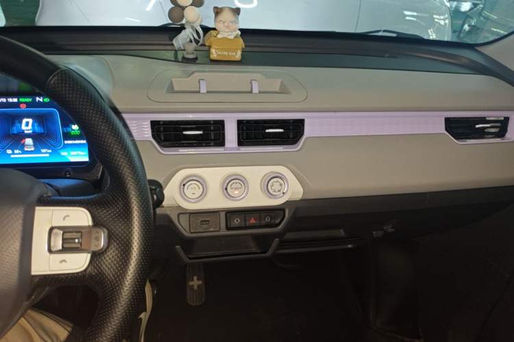 Used Chery QQ Ice Cream 2022 170km Sundae Phosphate Lithium-Ion Audio And AC Panel