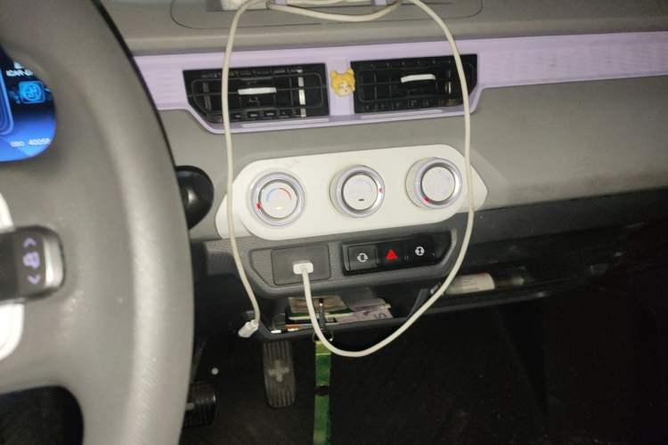 Used Chery QQ Ice Cream 2022 170km Sundae Phosphate Lithium-Ion Audio And AC Panel