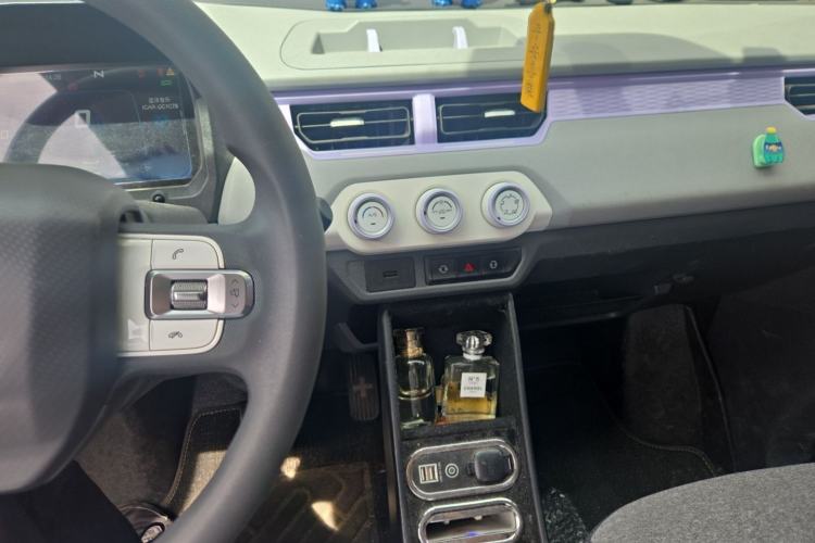 Used Chery QQ Ice Cream 2022 170km Sundae Phosphate Lithium-Ion Audio And AC Panel