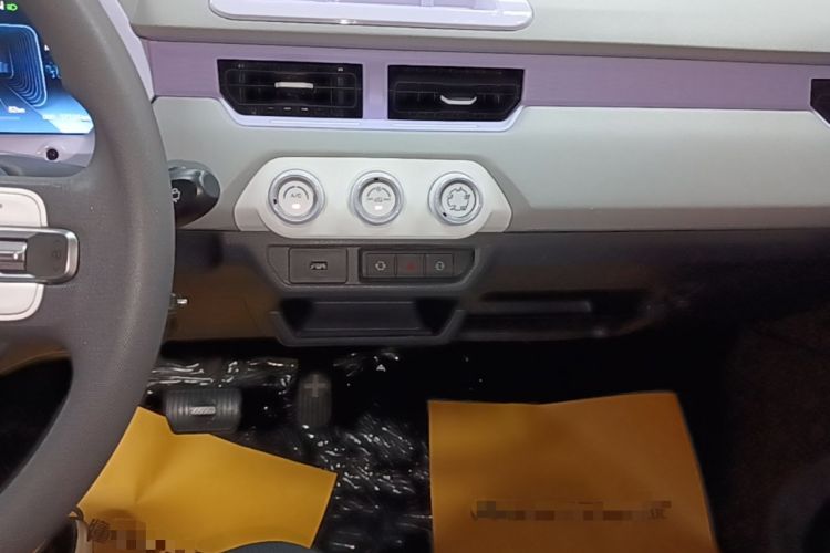 Used Chery QQ Ice Cream 2022 170km Sundae Phosphate Lithium-Ion Audio And AC Panel