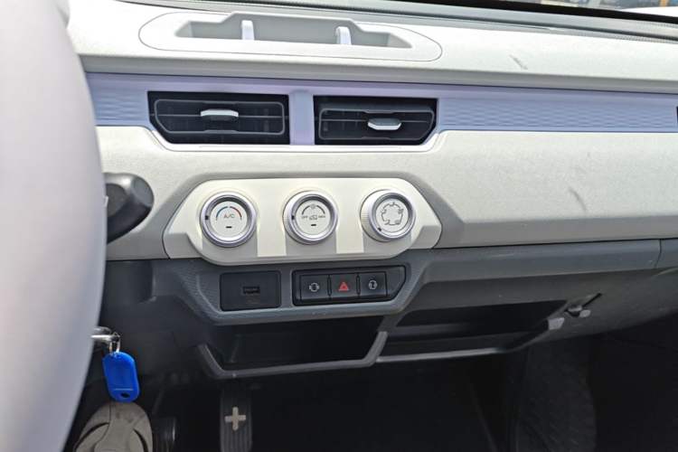 Used Chery QQ Ice Cream 2022 170km Sundae Ternary Lithium Audio And AC Panel