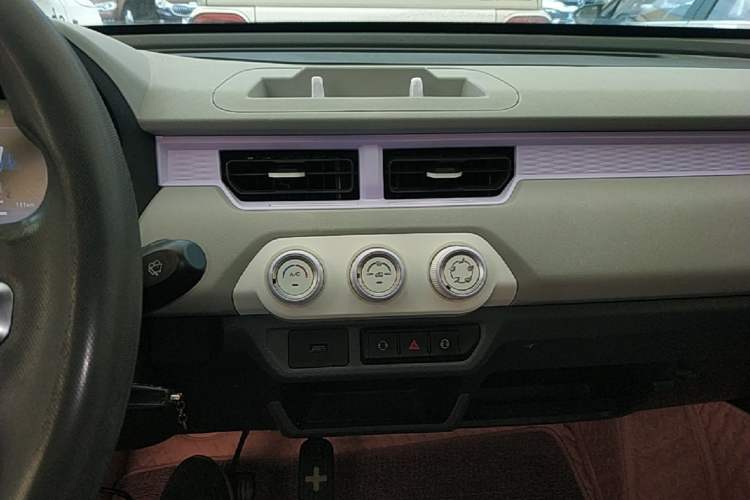 Used Chery QQ Ice Cream 2022 170km Sundae Phosphate Lithium-Ion Audio And AC Panel