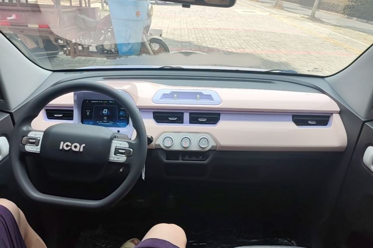 Used Chery QQ Ice Cream 2022 170km Sundae Phosphate Lithium-Ion Center Console