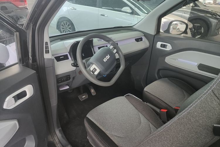 Used Chery QQ Ice Cream 2022 170km Sundae Phosphate Lithium-Ion Center Console