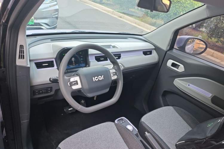 Used Chery QQ Ice Cream 2022 170km Sundae Phosphate Lithium-Ion Center Console