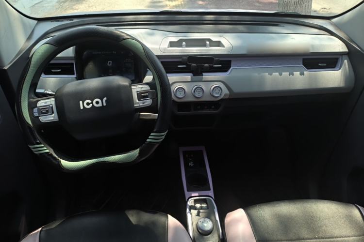 Used Chery QQ Ice Cream 2022 170km Sundae Phosphate Lithium-Ion Center Console