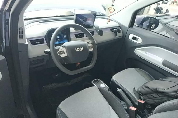 Used Chery QQ Ice Cream 2022 170km Sundae Phosphate Lithium-Ion Center Console