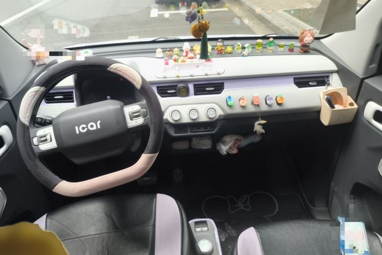 Used Chery QQ Ice Cream 2022 170km Sundae Phosphate Lithium-Ion Center Console