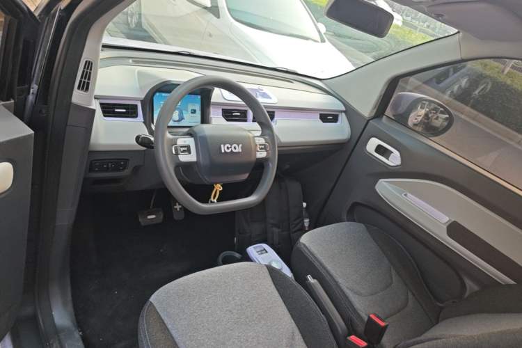 Used Chery QQ Ice Cream 2022 170km Sundae Phosphate Lithium-Ion Center Console