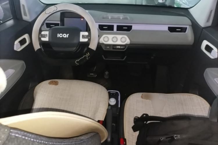 Used Chery QQ Ice Cream 2022 170km Sundae Phosphate Lithium-Ion Center Console