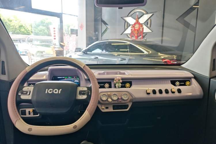 Used Chery QQ Ice Cream 2022 170km Sundae Phosphate Lithium-Ion Center Console