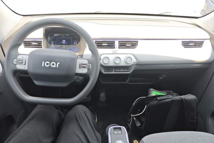 Used Chery QQ Ice Cream 2022 170km Sundae Phosphate Lithium-Ion Center Console