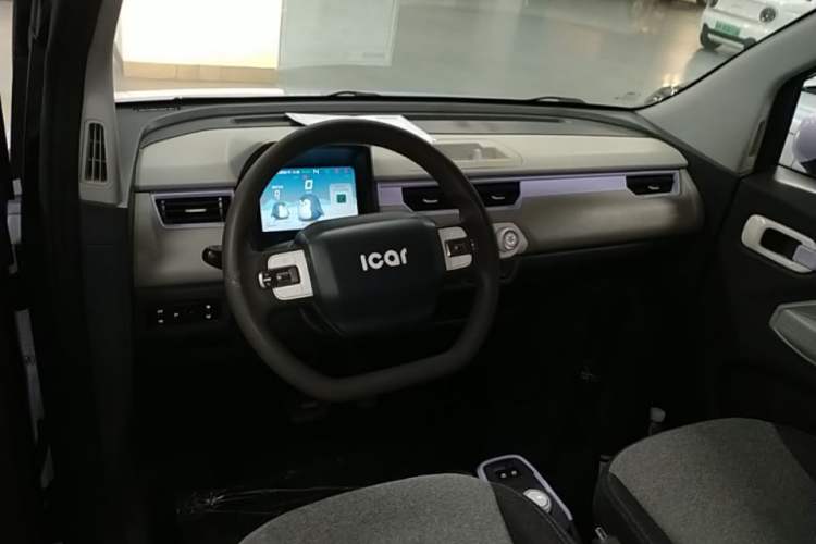 Used Chery QQ Ice Cream 2022 170km Sundae Phosphate Lithium-Ion Center Console